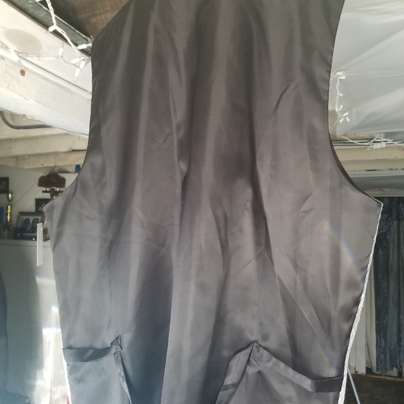 Vest - Picture 2 of 3